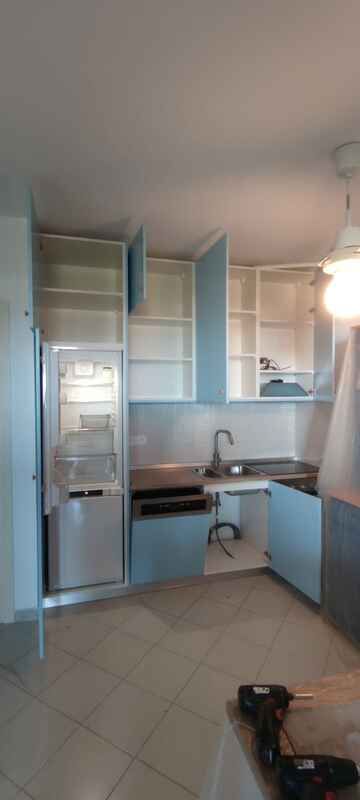Cucina su misura con mobili laccati azzurro e bianco in stile artigianale - Foto 2