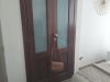 Porte in legno massello restaurate e laccate bianco avorio con vetri satinati. Foto 3 prima.