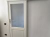 Porte in legno massello restaurate e laccate bianco avorio con vetri satinati. Foto 1.