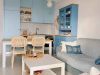 Cucina su misura con mobili laccati azzurro e bianco in stile artigianale - Foto 1