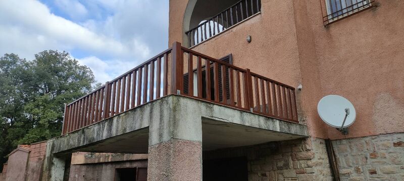 Ringhiere in legno su misura per terrazza dopo intervento di sostituzione - Foto 2